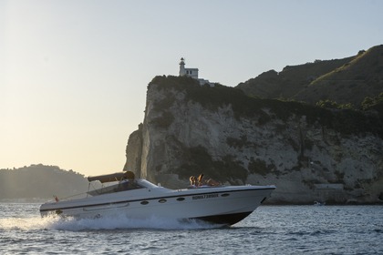 Rental Motorboat Ferretti Itama 45 Naples
