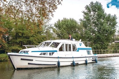 Charter Houseboat Standard Corvette A Branges