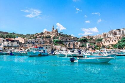 Charter Motorboat Coronet Crown Malta