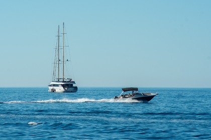 Rental Motorboat Jeanneau Cap Camarat 7.5 wa Dubrovnik