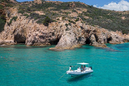 Noleggio Gommone Nuova Jolly King 675 Exclusive Pula