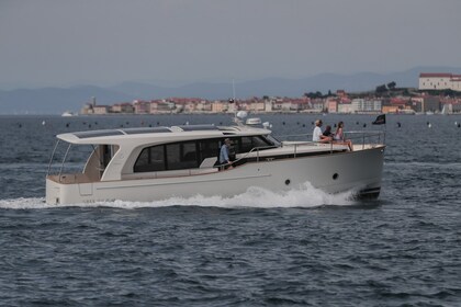 Charter Motor yacht Greenline Yachts Greenline 40 Pula