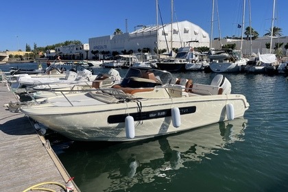 Verhuur Motorboot Invictus CX 240 Agde