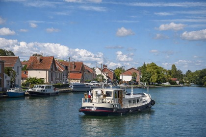 Hire Houseboat Hollandais Luxemotor Corbie