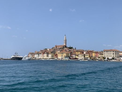 Pula Motorboat Quicksilver 605 Active Sundeck alt tag text