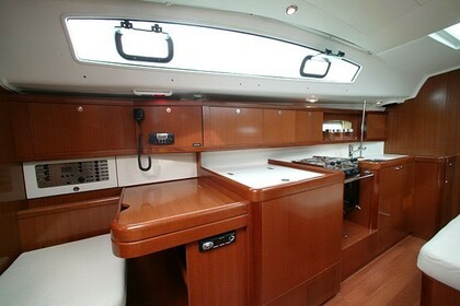 Miete Segelboot BENETEAU OCEANIS 40 Volos