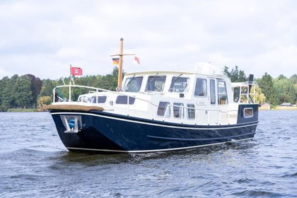 Noleggio Barca a motore Doerak LX1000 Salon Terra dei laghi del Meclemburgo