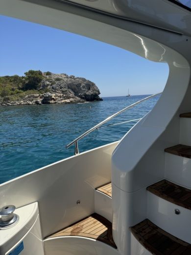 Rhodes Motorboat Carina Azimut 50 alt tag text