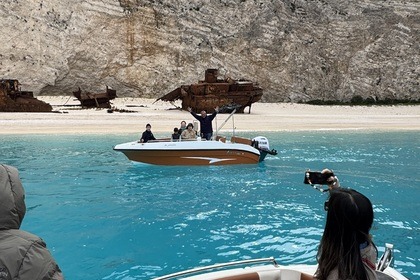 Miete Motorboot Nireus Elegance Brand New 2025 Zakynthos