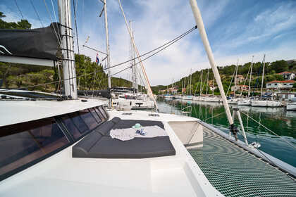 Verhuur Catamaran Fountaine Pajot Fountaine Pajot Tanna 47 - 5 + 1 cab. Skradin