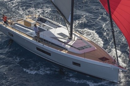 Hire Sailboat BENETEAU OCEANIS 51.1 Saint Martin