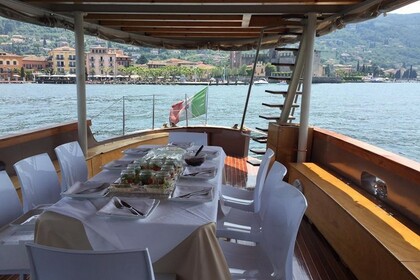 Location Bateau à moteur Navetta 17 mt Lac de Garde