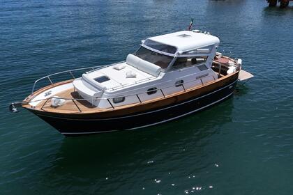Noleggio Barca a motore Fratelli Aprea 38 luxury gozzo sorrentino Capri
