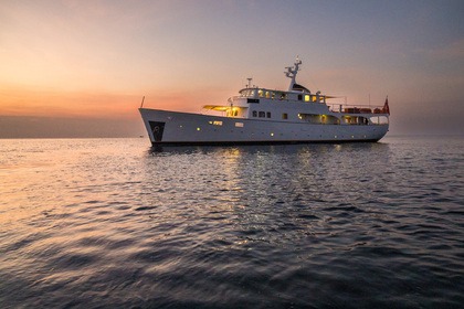 Noleggio Yacht Yarrow & Co Custom Yacht Phuket