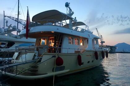Noleggio Yacht a motore Terranova Yachts EXPLORER 68 Castellammare di Stabia