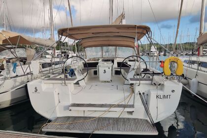 Hire Sailboat BENETEAU OCEANIS 51.1 Le Marin