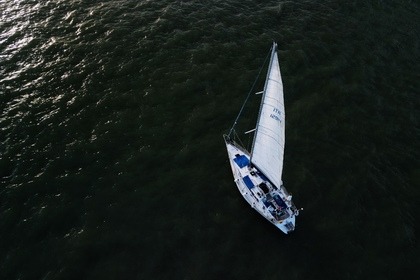 Charter Sailboat Jeanneau Sun Legende 40 Faial Island