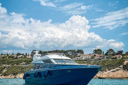 Rental Motorboat Sunseeker CARIBBEAN Saint-Tropez