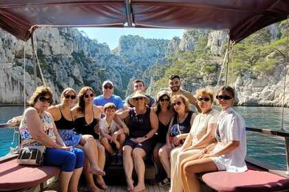 Verhuur Motorboot PANTASSO Bateau en bois / Vedette à passagers Cassis
