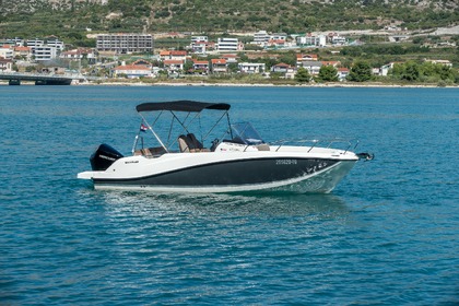 Rental Motorboat Quicksilver 675 Open Split