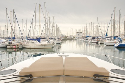 Rental Motorboat Sunseeker Camargue 52 Barcelona