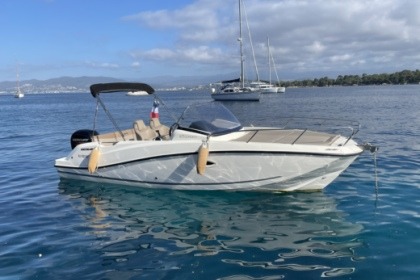 Location Bateau à moteur Quicksilver Activ 675 Sundeck Cannes