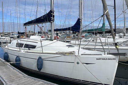 Hire Sailboat Jeanneau Sun Odyssey 30i Saint-Malo