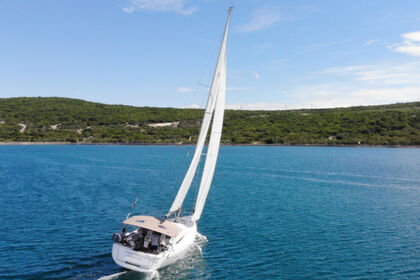 Hire Sailboat JEANNEAU SUN ODYSSEY 419 Krk