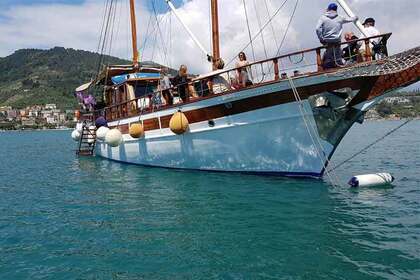 Noleggio Caicco Cantieri Maralli di Gela Caicco Scarlino