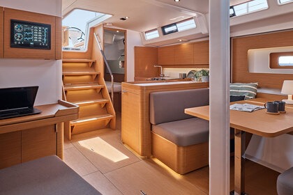 Noleggio Barca a vela  First 44 Laurio