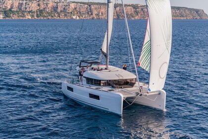 Charter Catamaran Lagoon 40 Alimos