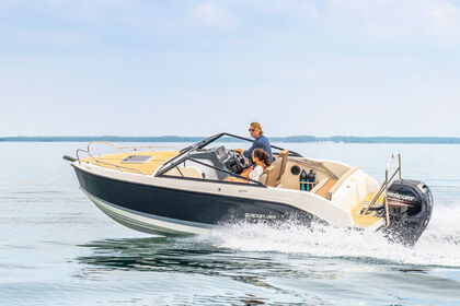 Charter Motorboat Quicksilver cruiser 605 Venice