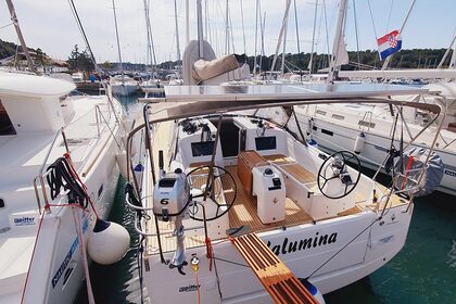 Rental Sailboat Jeanneau Sun Odyssey 410 - 3 cab. Marina Hramina