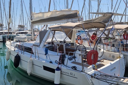 Rental Sailboat Bénéteau Oceanis 41.1 Alimos