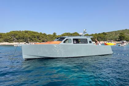 Rental Motorboat Colnago 45 Colnago 45 cabin Hvar