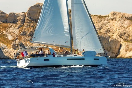 Hire Sailboat Jeanneau Sun Loft 47 - 6 + 1 cab. Olbia