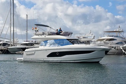 Charter Motorboat Prestige 420 New El Arenal