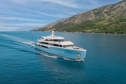 Rental Motor yacht Custom Motor Yacht Trajektna Luka Split