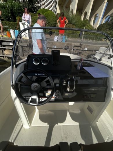 Mandelieu-la-Napoule Motorboat Quicksilver Activ 605 Open alt tag text
