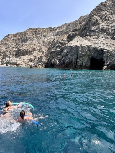 Μύκονος Sailboat traditional wooden boat alt tag text