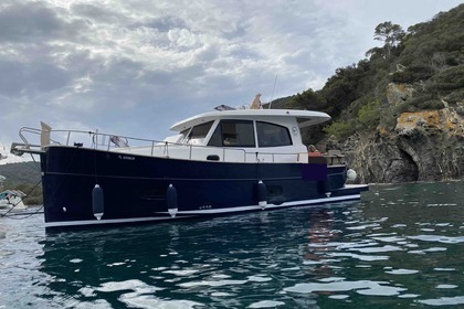 Location Bateau à moteur Menorquin SASGA 34 HT Cavalaire-sur-Mer