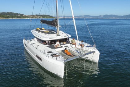 Hire Catamaran  Lagoon 43 Capo d'Orlando