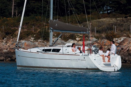 Hire Sailboat Jeanneau sun odyssey 33i Trebeurden