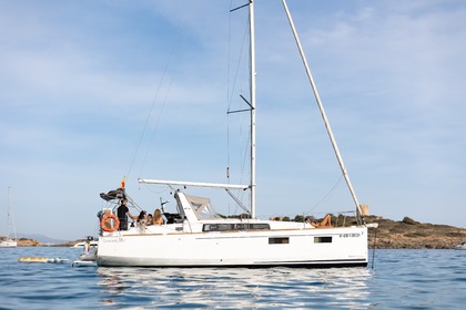 Charter Sailboat Beneteau Oceanis 35.1 Palma de Mallorca