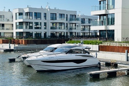 Charter Motorboat Princess V40 Sopot