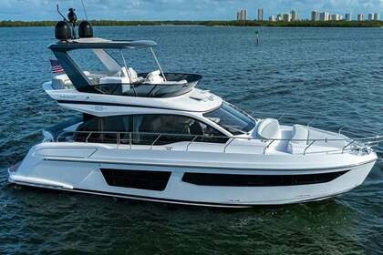 Hire Motorboat  Azimut 53 Fly Podstrana