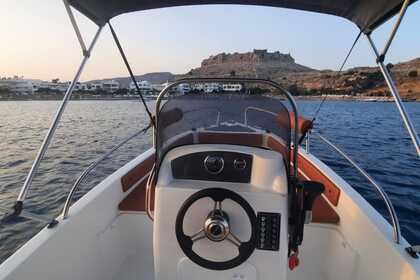 Hyra båt Motorbåt Karel Paxos 170 Charaki