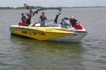 Rental Motorboat Wakesetter 21LX Harderwijk