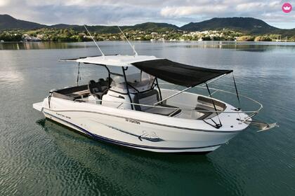 Charter Motorboat Jeanneau Cap Camarat 9.0 Cc Les Trois-Îlets