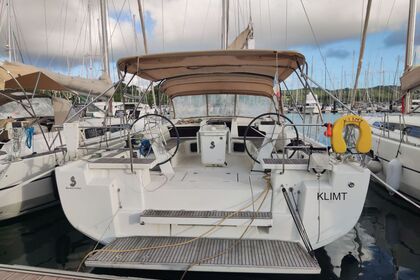 Rental Sailboat BENETEAU OCEANIS 51.1 Le Marin